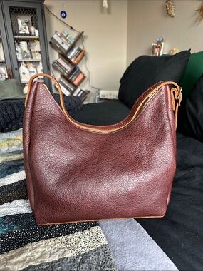 Medium Aspen Shoulder Bag